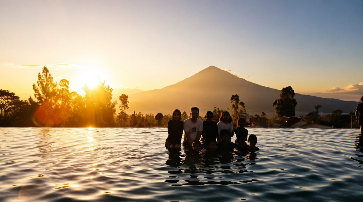 Berendam air hangat Tepas Papandayan